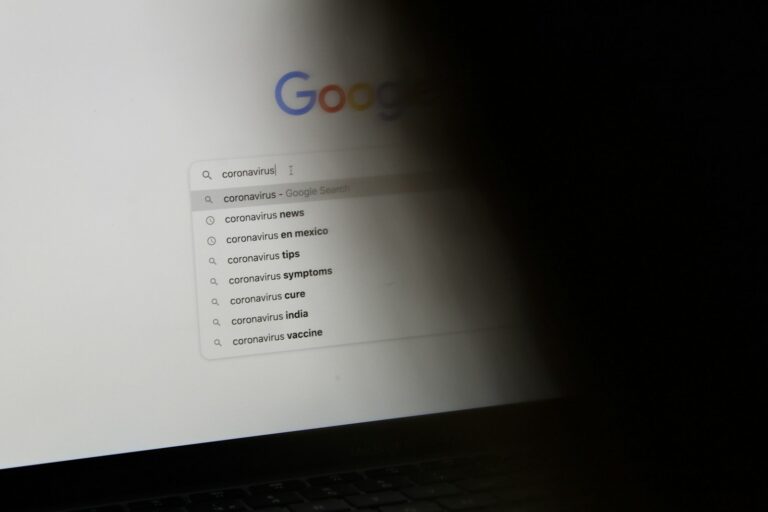 How Google AI Overviews Work for B2B SaaS Queries (And How to Appear)